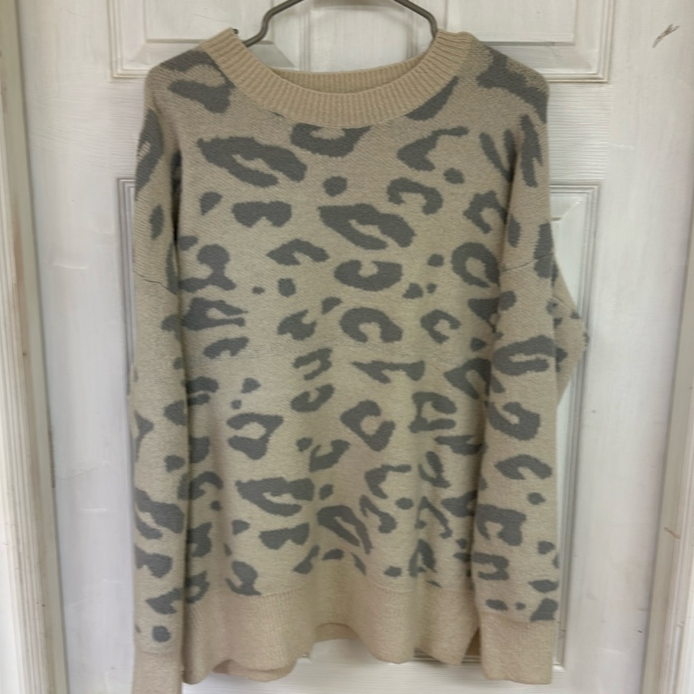 Cream and gray leapord sweater